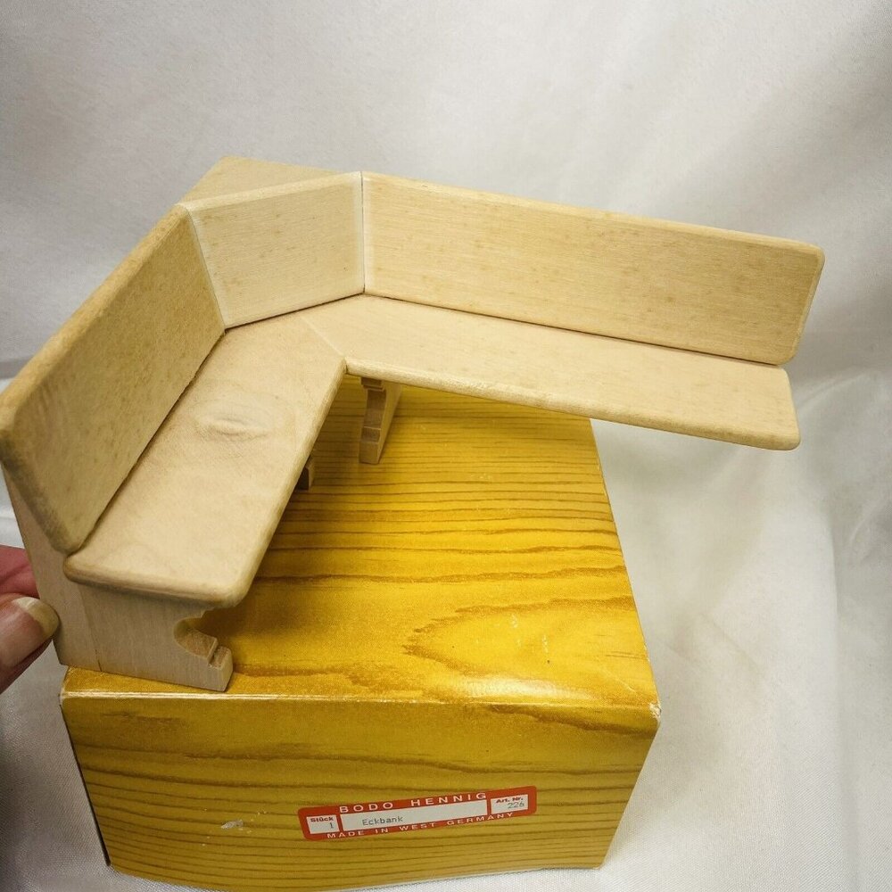 Bodo Hennig Dollhouse Eckbank Banquette Wood Bench Seat 226 DAMAGED MISSING LEG - Picture 3 of 4